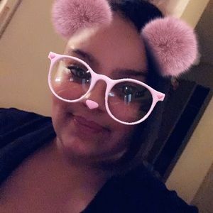 Meet your Posher, Ebony